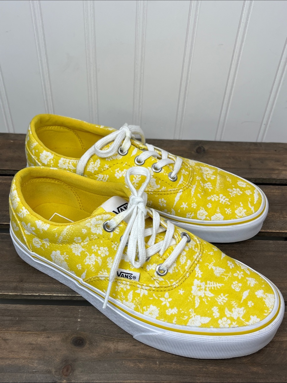 Vans Doheny Tropics Floral Yellow with White Flowers Canvas Low Top Tie Sneakers